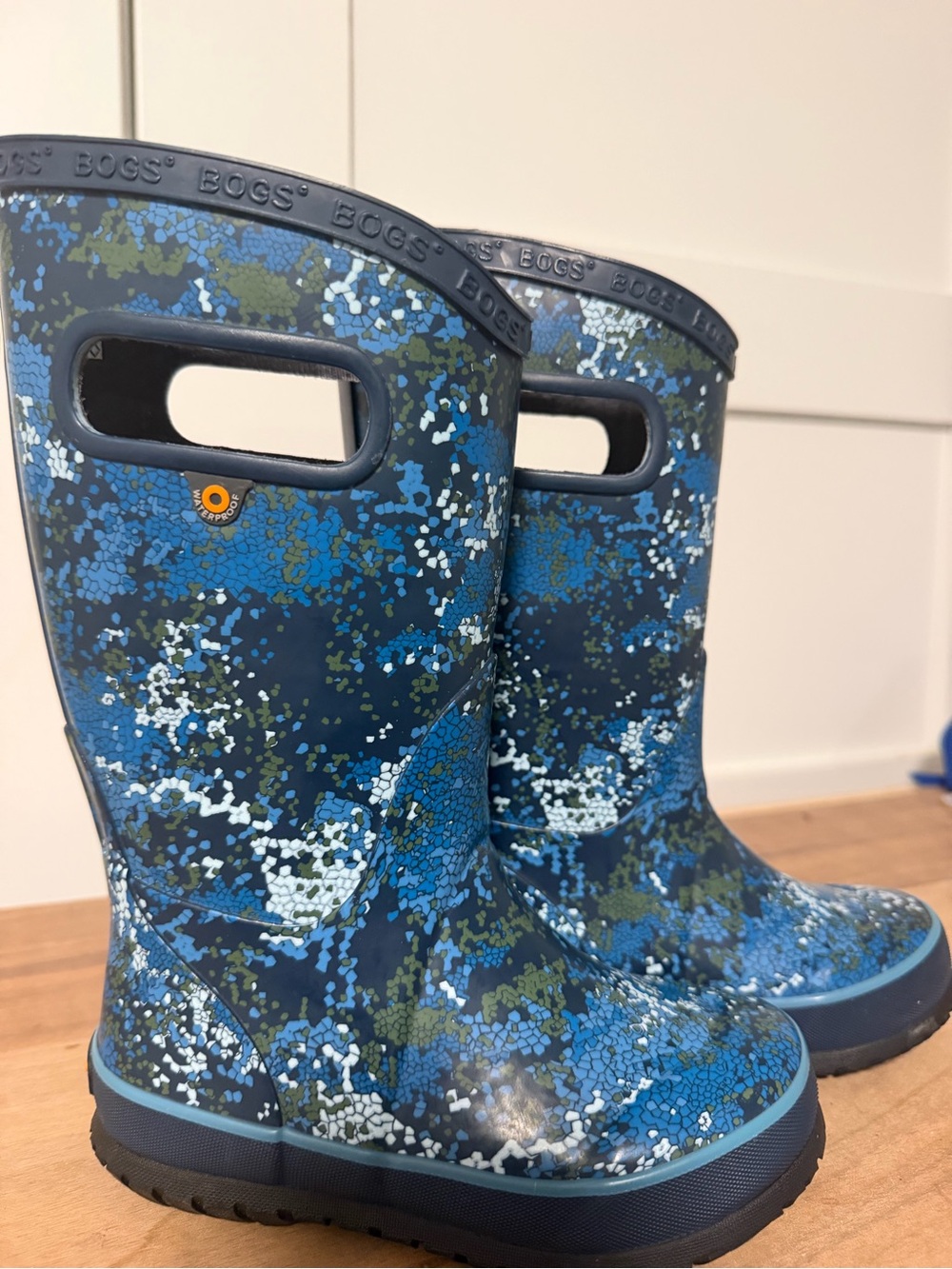 Bogs Kids Blue Camouflage Splash Rain Boots - Picture 3 of 5